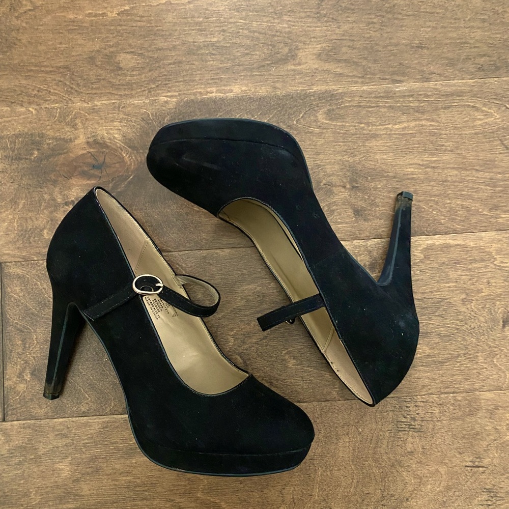 Black metaphor high heels